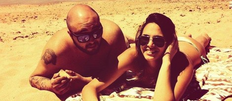 Kiko Rivera y su novia Irene Rosales en la playa