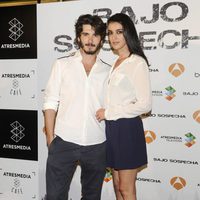 Yon González y Blanca Romero en la presentación del rodaje de 'Bajo sospecha'