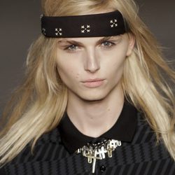 Primer plano de Andrej Pejic en Fashion Rio 2011