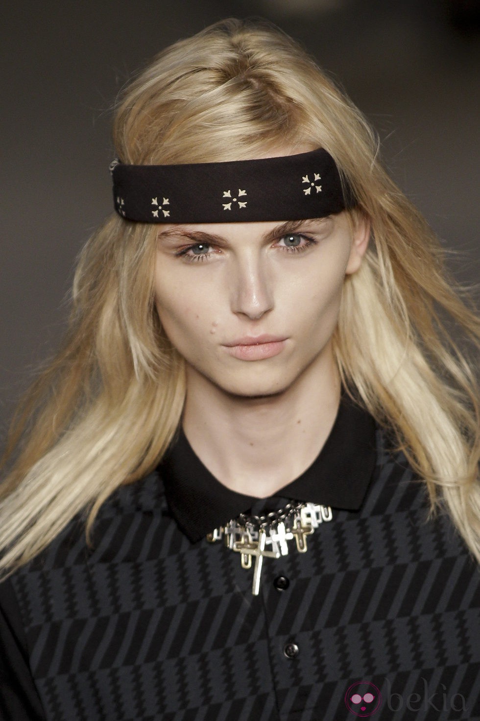 Primer plano de Andrej Pejic en Fashion Rio 2011