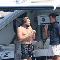 Leonardo DiCaprio dándose una ducha tras un chapuzón en Saint Tropez