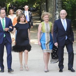 Soraya Saenz Santamaría y Cristobal Montoro en la boda de Belén de Guindos y Gonzalo Diniz 