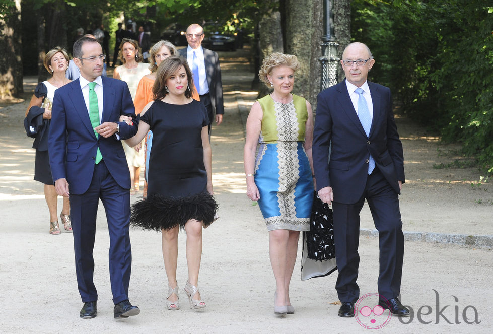 Soraya Saenz Santamaría y Cristobal Montoro en la boda de Belén de Guindos y Gonzalo Diniz 