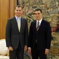 El Rey Felipe recibe por primera vez a Pedro Sánchez