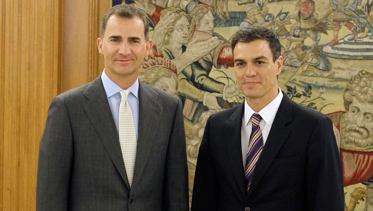 El Rey Felipe recibe por primera vez a Pedro Sánchez