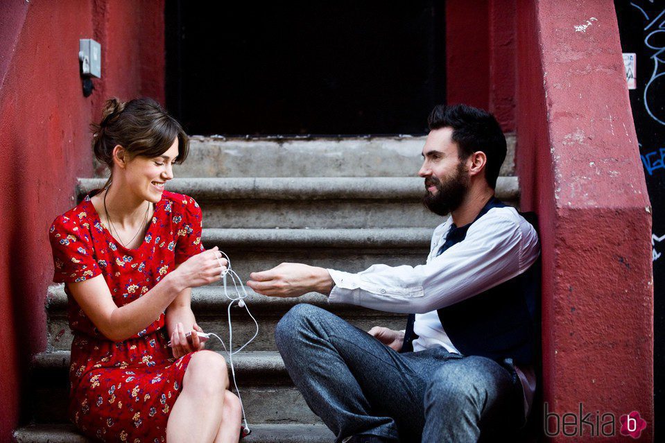 Keira Knightley y Adam Levine en 'Begin Again'