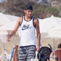 Neymar paseando por las playas de Ibiza