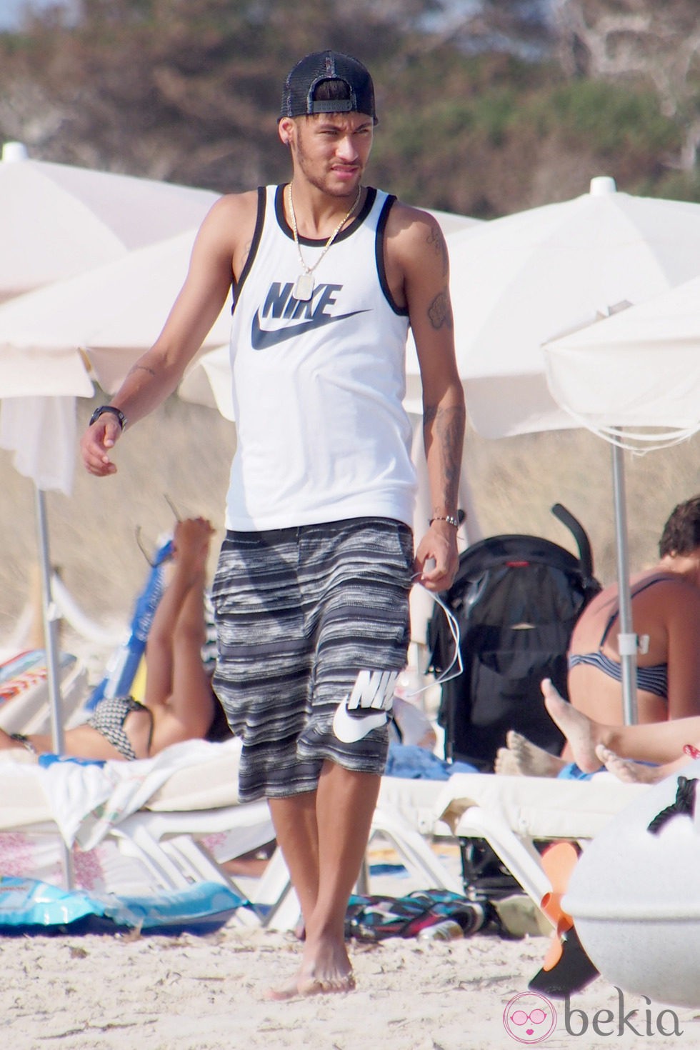 Neymar paseando por las playas de Ibiza