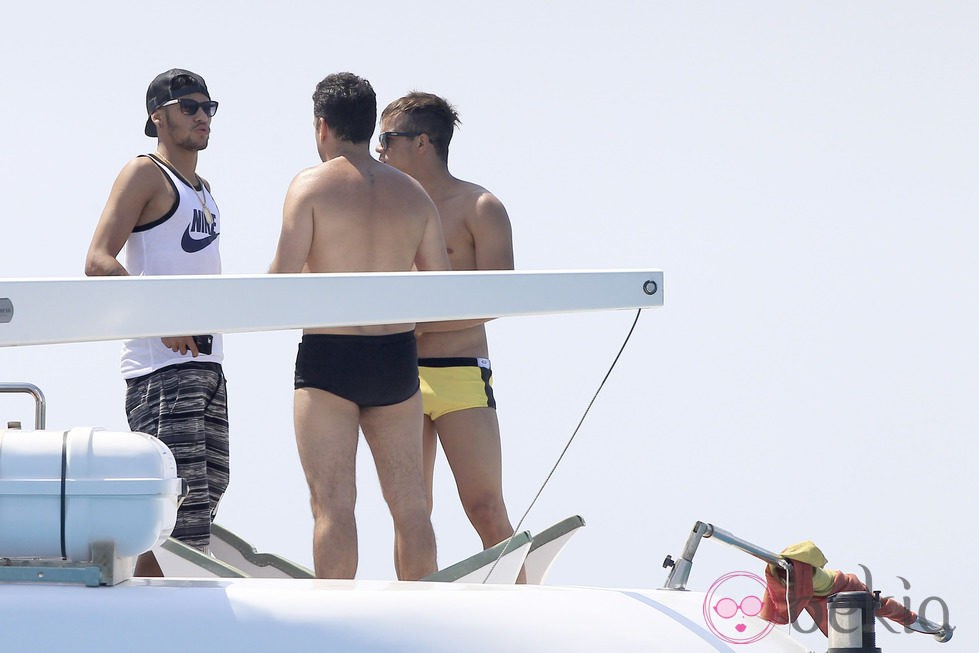 Neymar disfruta de Ibiza con varios amigos