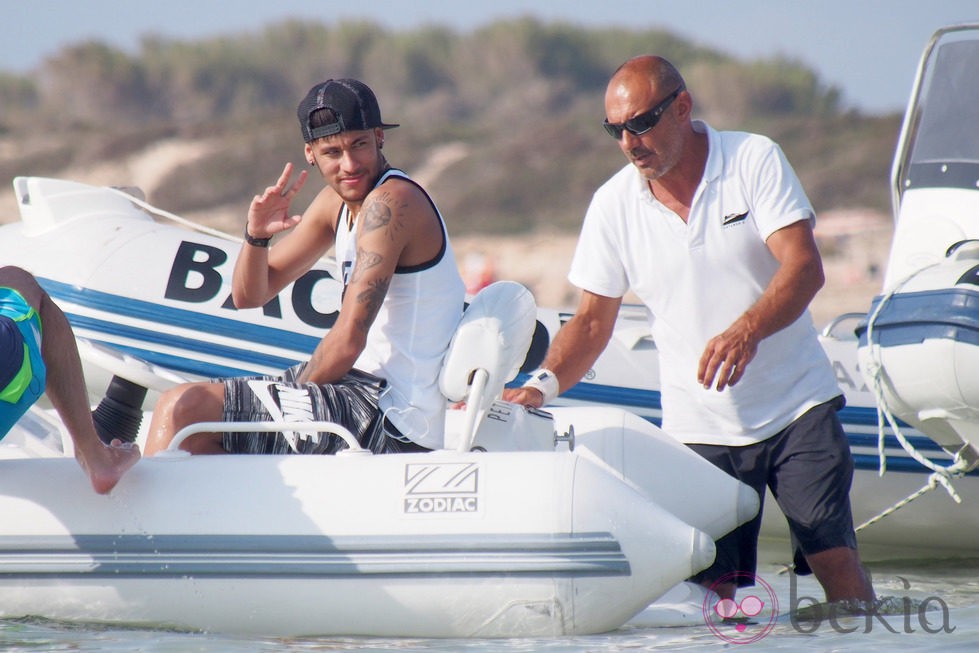 Neymar relajado durante sus vacaciones a Ibiza