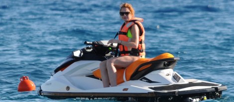 Lindsay Lohan en una moto acuática en Ibiza