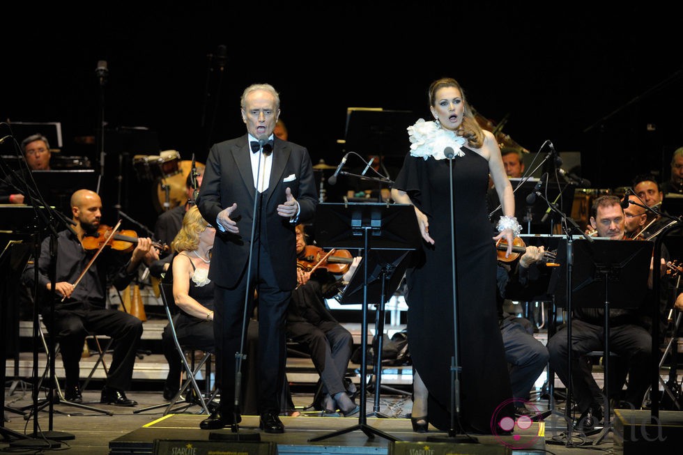 Josep Carreras y Ainhoa Arteta actuando en el Starlite Festival Marbella 2014