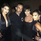 Kendall Jenner, Ricardo Tisci, Kris Jenner y Kim Kardashian en el cumpleaños del diseñador