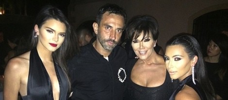 Kendall Jenner, Ricardo Tisci, Kris Jenner y Kim Kardashian en el cumpleaños del diseñador