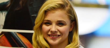 Chloe Grace Moretz en su firma de libros en Miami