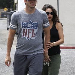 Ashton Kutcher y Mila Kunis de compras en Los Angeles