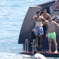 Neymar y sus amigos a bordo del barco Petardo en Ibiza