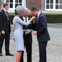 El Rey Felipe VI saluda a la Reina Matilde de Bélgica en el centenario del estallido de la I Guerra Mundial