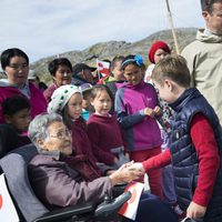 El Príncipe Christian de Dinamarca junto a su padre Federico en Groenlandia