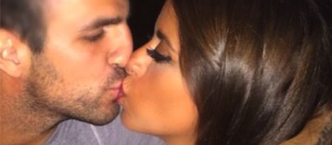 Cesc Fàbregas y Daniella Semaan se dan un beso tras su reencuentro 