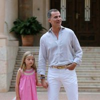 El Rey Felipe y la Infanta Sofía posan en Marivent