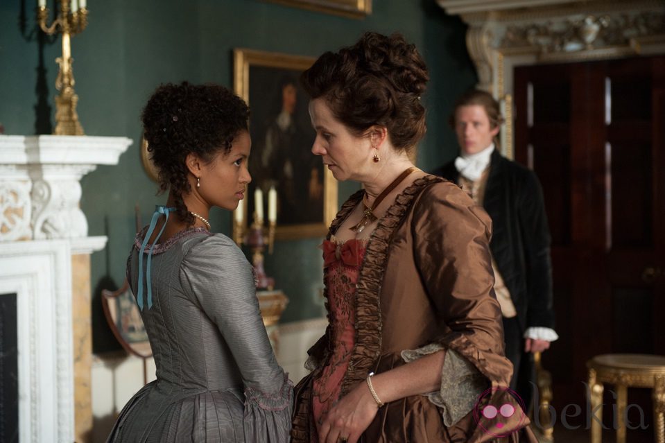 Gugu Mbatha-Raw y Emily Watson en 'Belle'