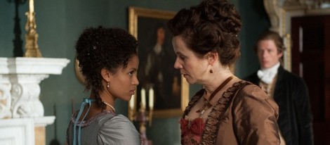 Gugu Mbatha-Raw y Emily Watson en 'Belle'