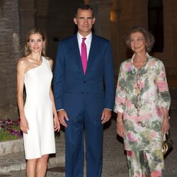 Los reyes Felipe y Letizia junto a la reina Sofía en la recepción de Mallorca