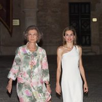 La reina Letizia y la reina Sofía en la recepción oficial de Mallorca