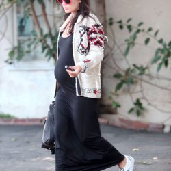 Rachel Bilson pasea su embarazo por Sherman Oaks, California