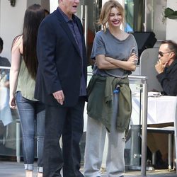 Ed O'Neill y Sofia Vergara en el rodaje de 'Modern Family' en Beverly Hills