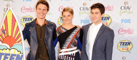 Ansel Elgort, Shailene Woodley y Nat Wolff en los Teen Choice Awards 2014