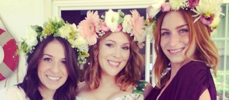 Alyssa Milano celebra su baby shower con dos amigas