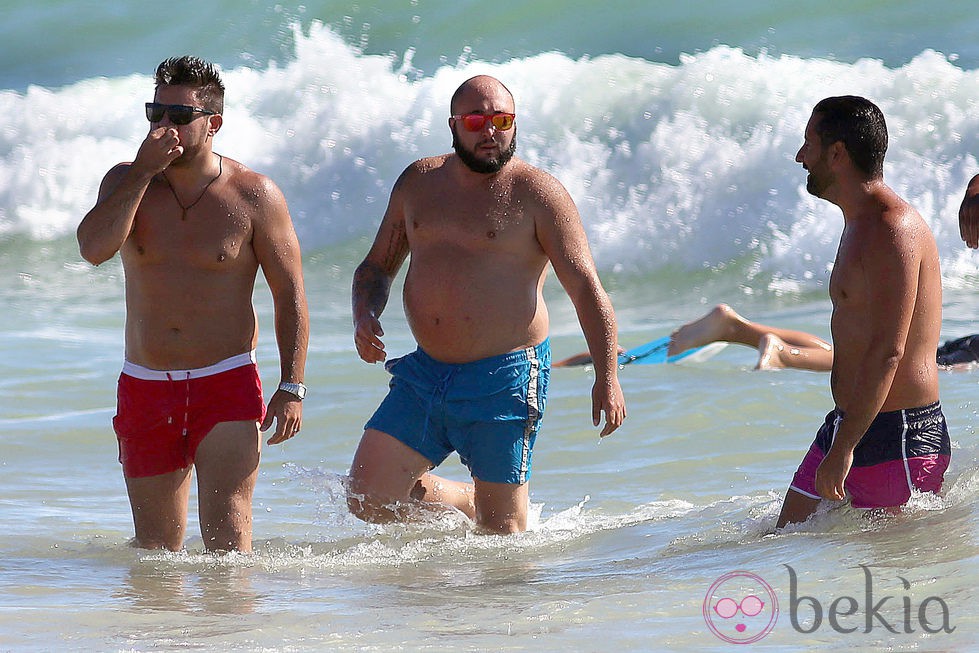 Kiko Rivera con un grupo de amigos en Cádiz