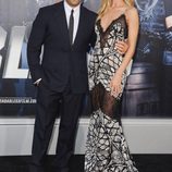 Jason Statham y Rosie Huntington-Whiteley en el estreno de 'Los mercenarios 3' en Los Angeles