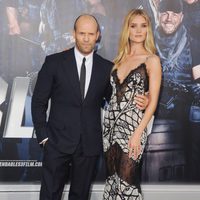 Jason Statham y Rosie Huntington-Whiteley en el estreno de 'Los mercenarios 3' en Los Angeles