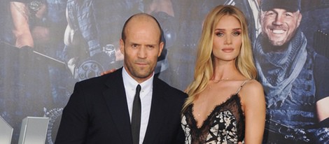 Jason Statham y Rosie Huntington-Whiteley en el estreno de 'Los mercenarios 3' en Los Angeles