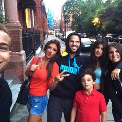 Cesc Fàbregas con Daniella Semaan, Maria y Joseph Taktouk y Carlota Fàbregas