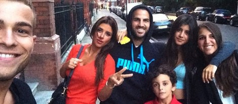 Cesc Fàbregas con Daniella Semaan, Maria y Joseph Taktouk y Carlota Fàbregas