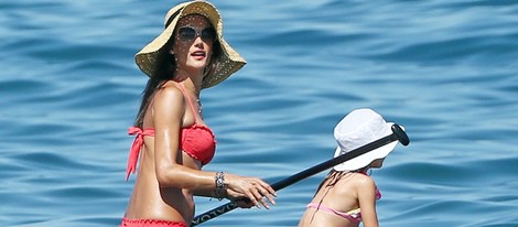 Alessandra Ambrosio y su hija Anja en Maui