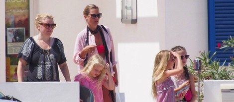 Kate Moss con su hija y unas amigas en Formentera