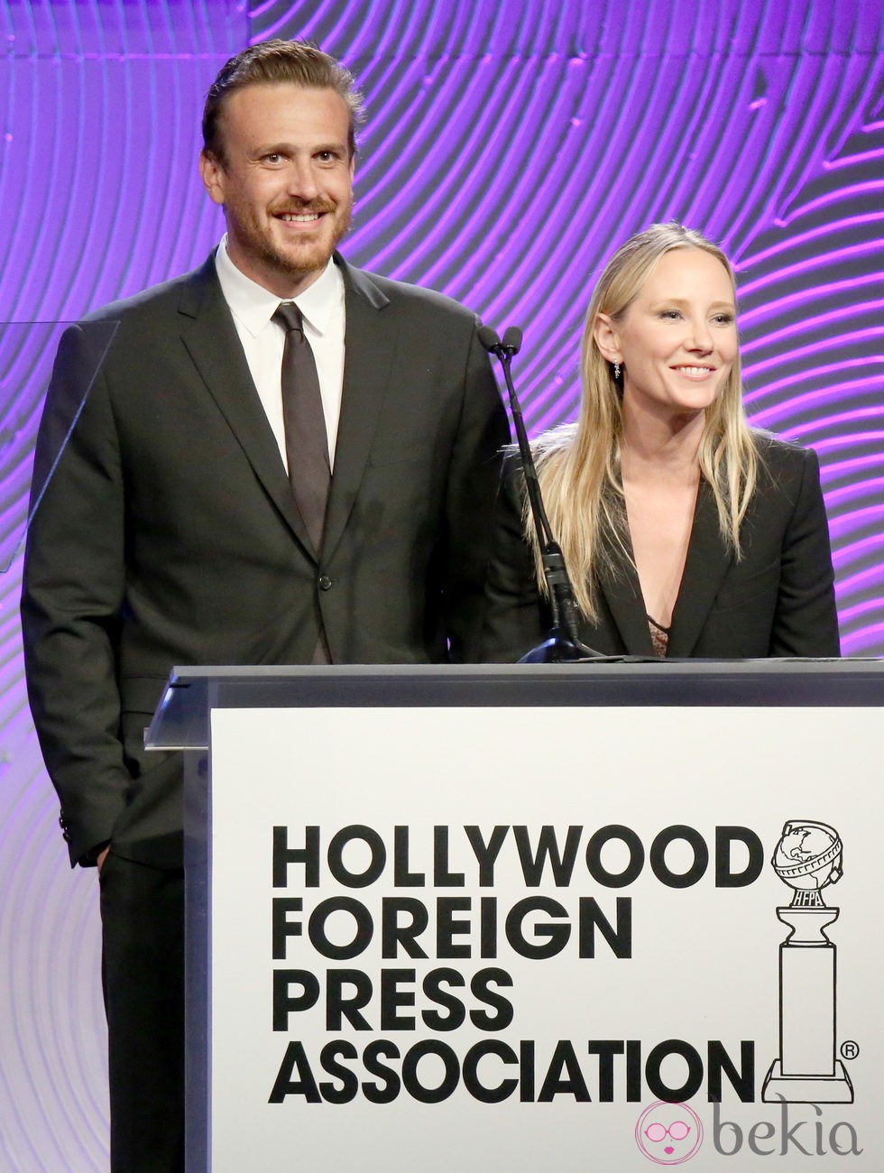 Jason Segel y Anne Heche en el Banquete de Caridad de la HFPA