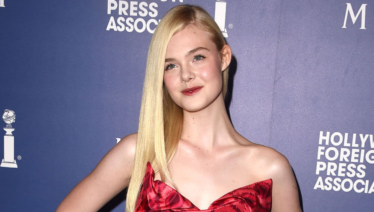 Elle Fanning en el Banquete de Caridad de la HFPA