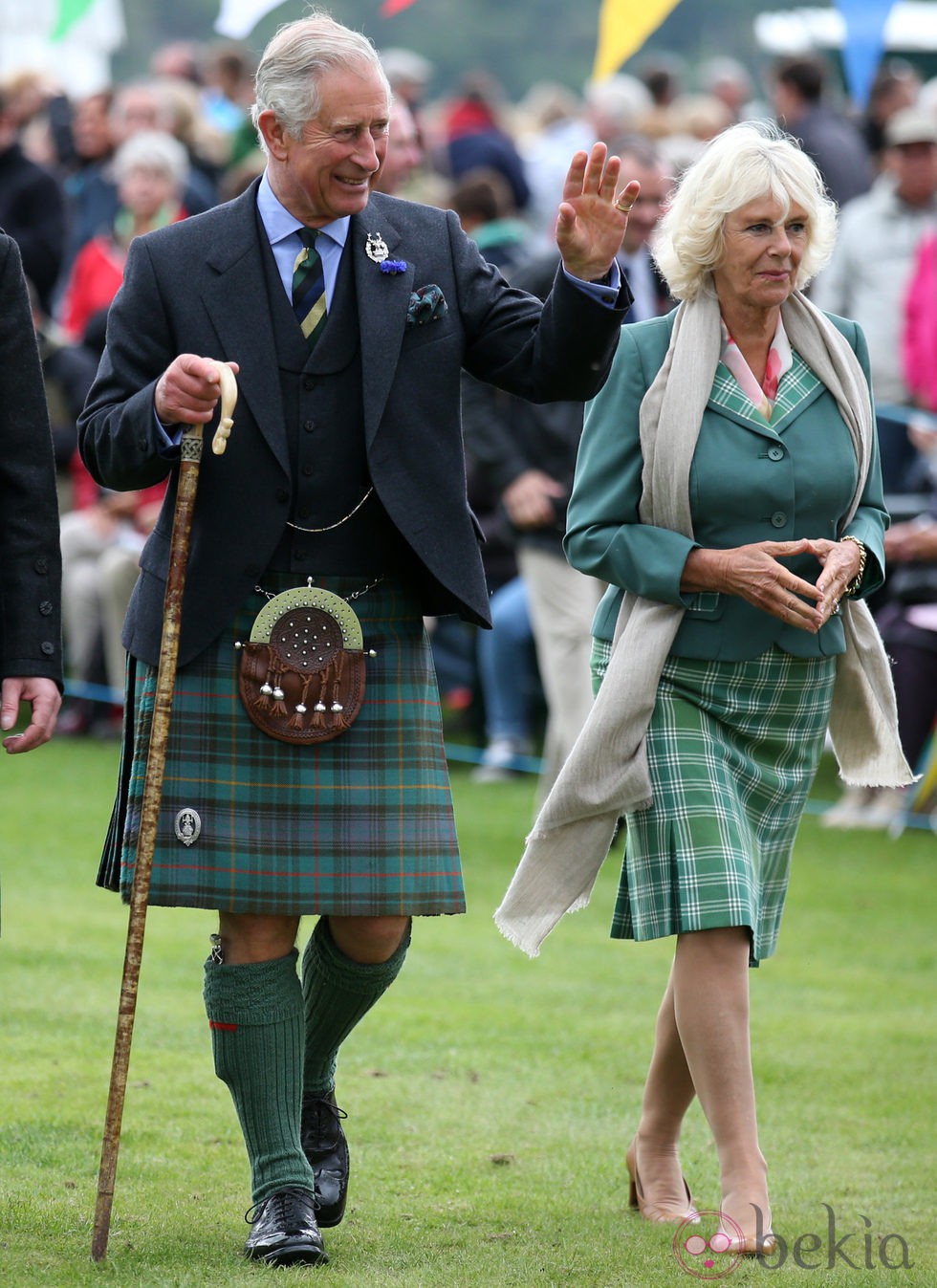 El Príncipe Carlos y la Duquesa de Cornualles en Ballater