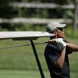 El Presidente Obama jugando al golf en Martha's Vineyard