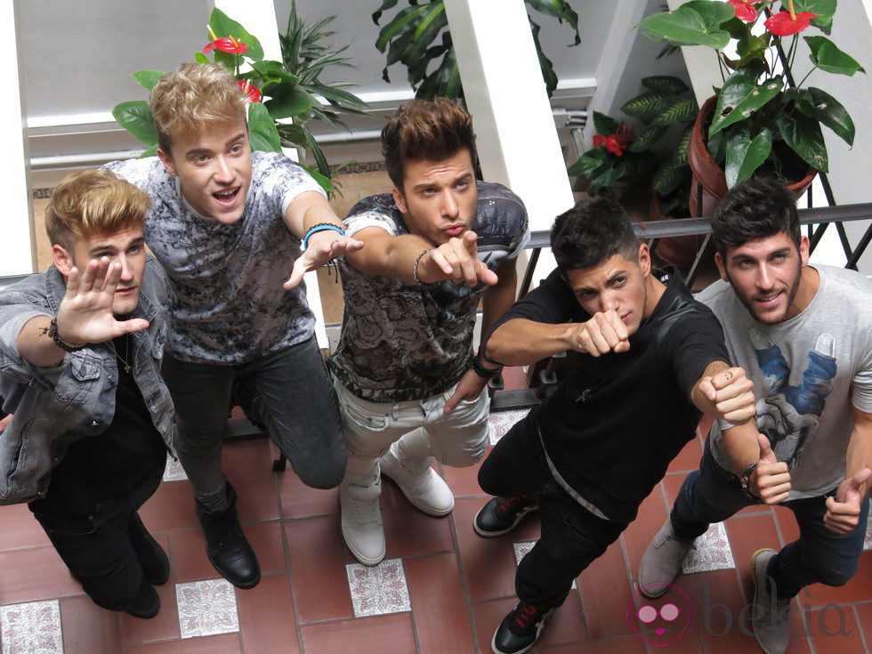 Auryn saludando a sus fans durante su primera visita a México