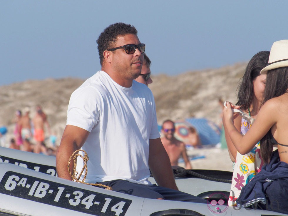 Ronaldo en una lancha a orillas de Formentera