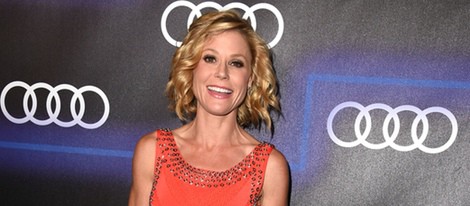 Julie Bowen posando en una fiesta previa a la entrega de los Premios Emmy 2014