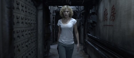 Scarlett Johansson en un fotograma de la película 'Lucy'