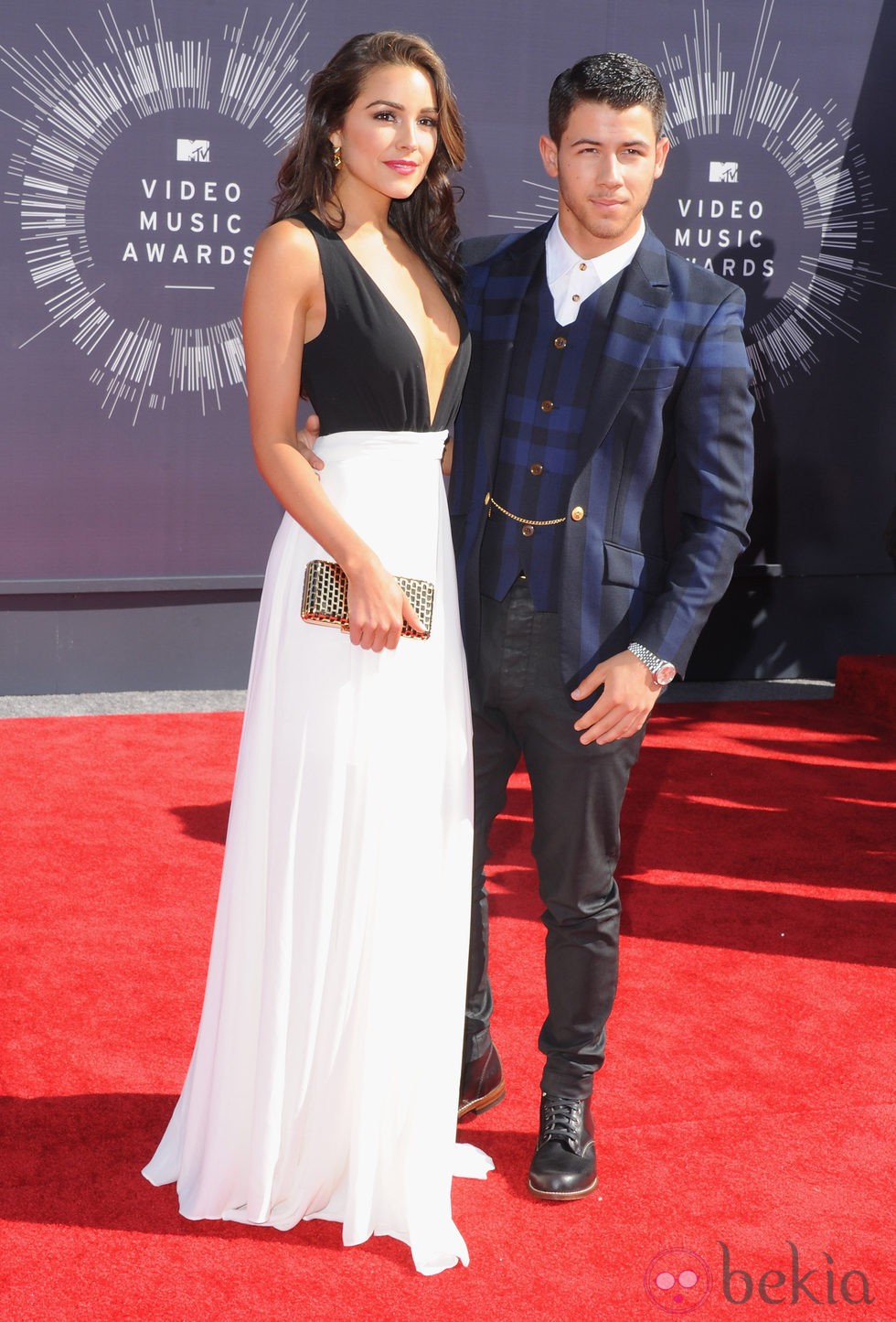 Olivia Culpo y Nick Jonas en la alfombra roja de los MTV Video Music Awards 2014